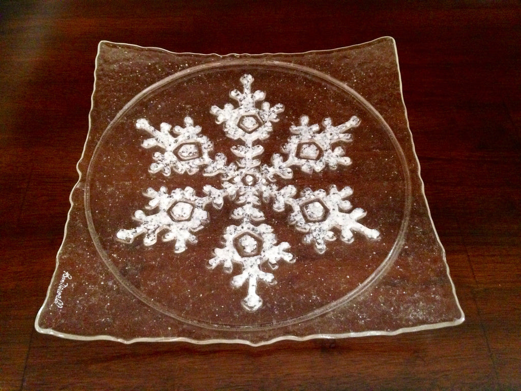 Vintage White Snowflake Plate -10" x 10"